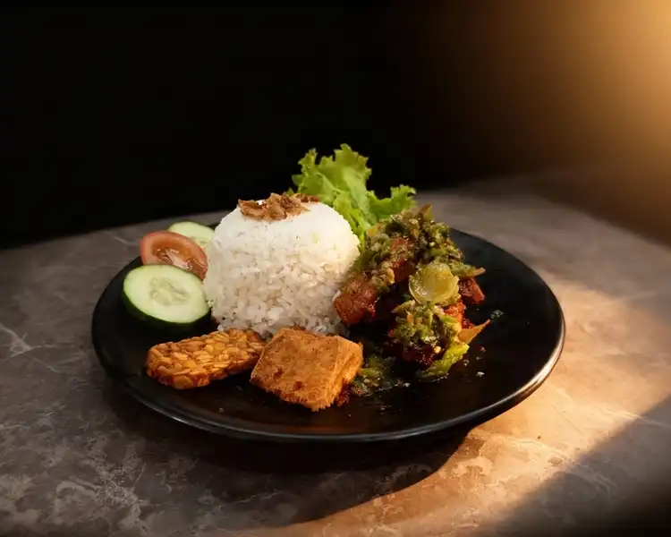 Nasi Ayam Geprek - Rose Berastagi Café
